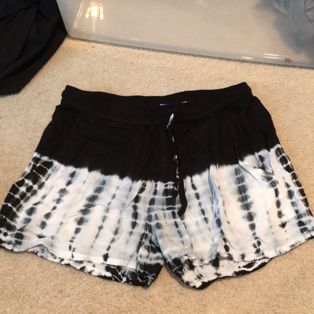 Island beach shorts